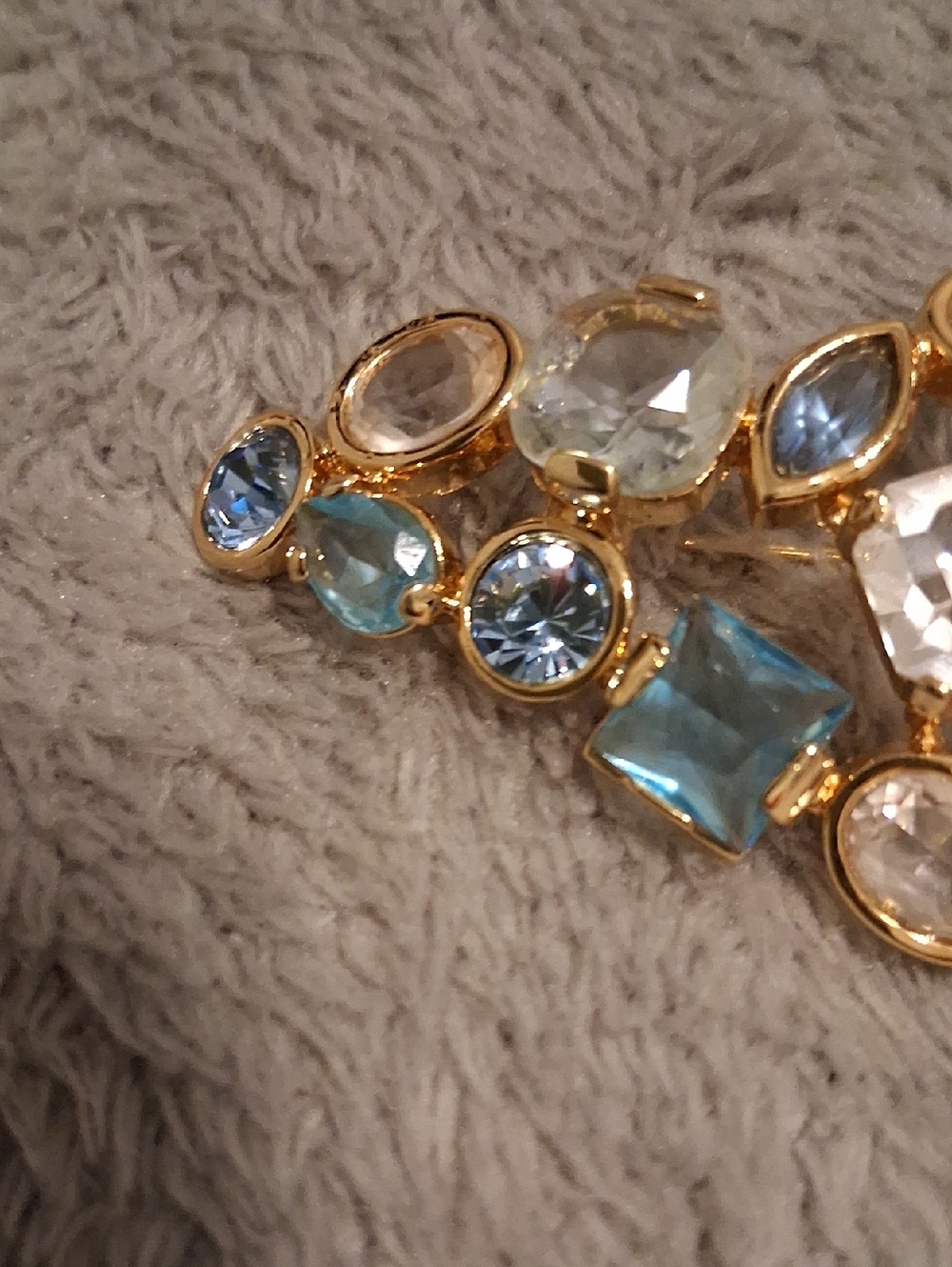 Brooch - Picture 3 of 10